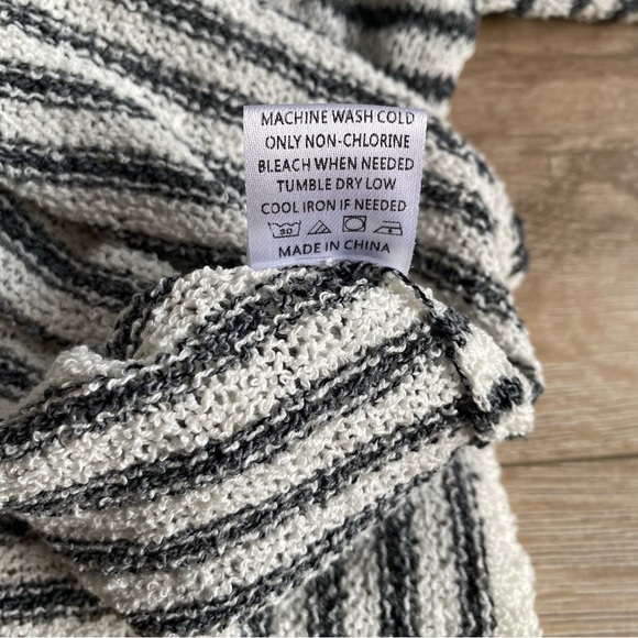 Sadie & Sage cardigan striped cropped big button v neck knit cardigan - Picture 7 of 8